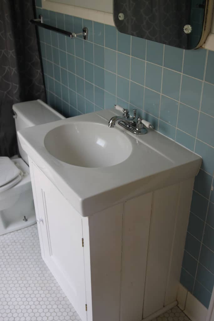 student apartments for rent in Cortland New York 5 Owego St. bathroom