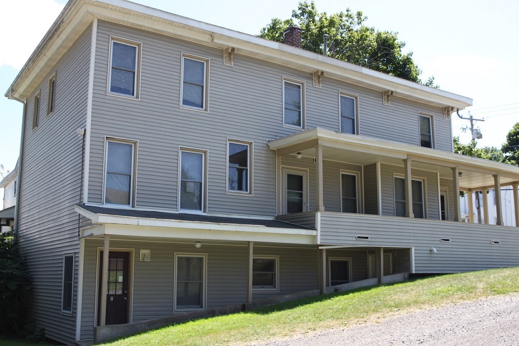 Apartments for rent in Cortland Near SUNY Cortland Campus 62 Groton Ave Apt C