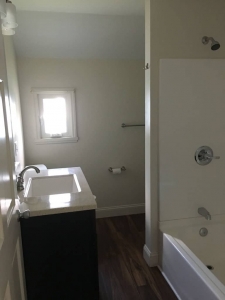 student apartments for rent in Cortland New York 9 Owego St. bathroom