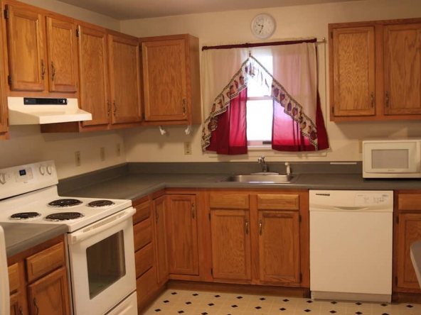 student apartments for rent in Cortland New York 62 Groton Ave. Apt. C Kitchen